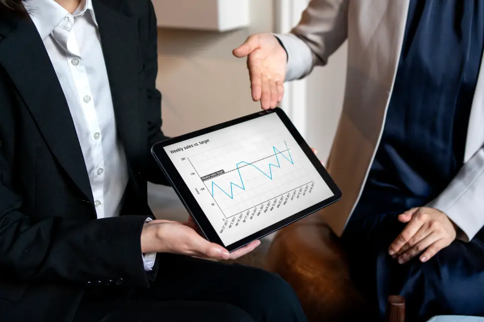 Real-Time Supply Chain Analytics Real-Time Supply Chain Analytics